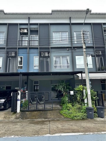 ให้เช่าทาวโฮม3ชั้น เลี้ยงสัตว์ได้ ซอยพัฒนาชนบท3 ลาดกระบัง  หมู่บ้านสัมมากร อเวนิวสุวรรณภูมิ