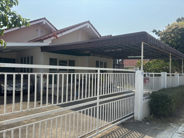 ขายบ้านสองหลังรั้วติดกัน อำเภอเมือง จังหวัดกำแพงเพชร  เนื้อที่ 1 งาน 50.8 ตารางวา 