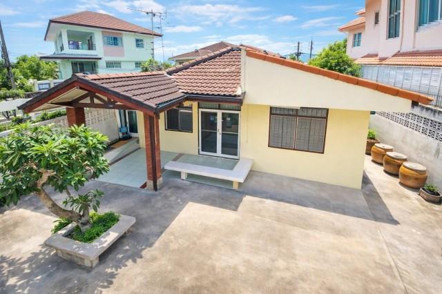 นวมินทร์93-99 บ้านเดี่ยวชั้นเดียว 3 นอน 2 น้ำ ใกล้ฟู้ดแลนด์ นวมินทร์ 700 ม. 54ตร.ว. 220 ตร.ม..วัดบางเตย ชอคโกแลต วิลล์ 1.5 กม.