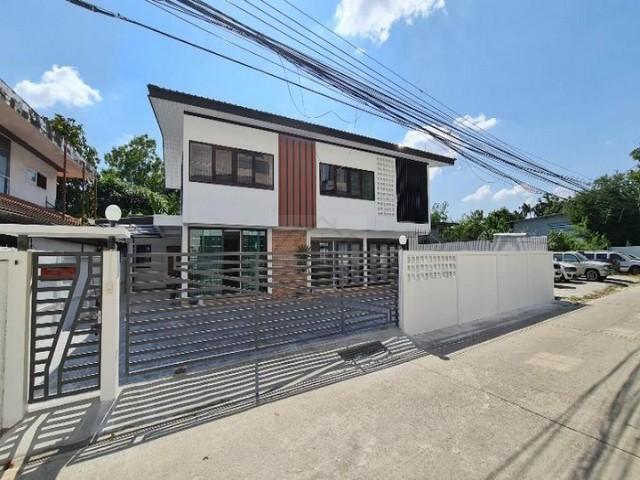 ให้เช่าบ้านเดี่ยว 2 ชั้น 92 ตรว. ย่านโชคชัย 4 ซอย 83 ลาดพร้าววังหิน เสนานิคม ใกล้เลียบด่วน รีโนเวทใหม่ เหมาะอยู่อาศัยและทำโฮมออฟฟิศ