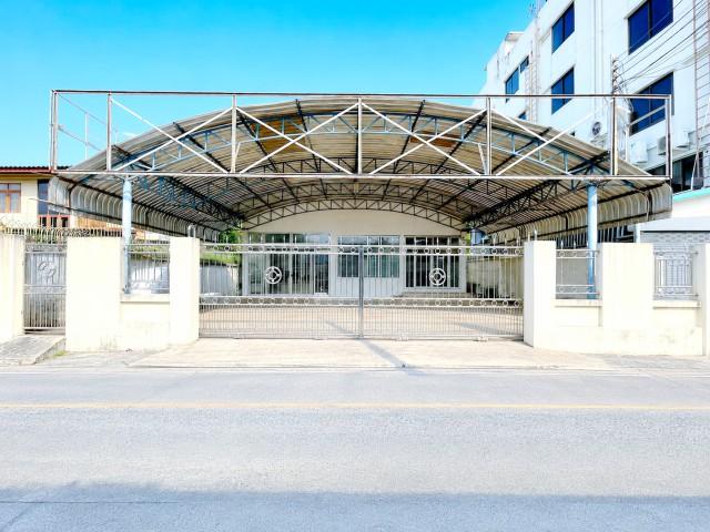 ซอยลาดพร้าว90-98 Makro ลาดพร้าว 1.2กม.ให้เช่าโชว์รูม 450ตรม. 90 ตร.ว. จอดรถ 7-8คัน  Town in Town 800ม.  ออฟฟิศ 2ชั้น