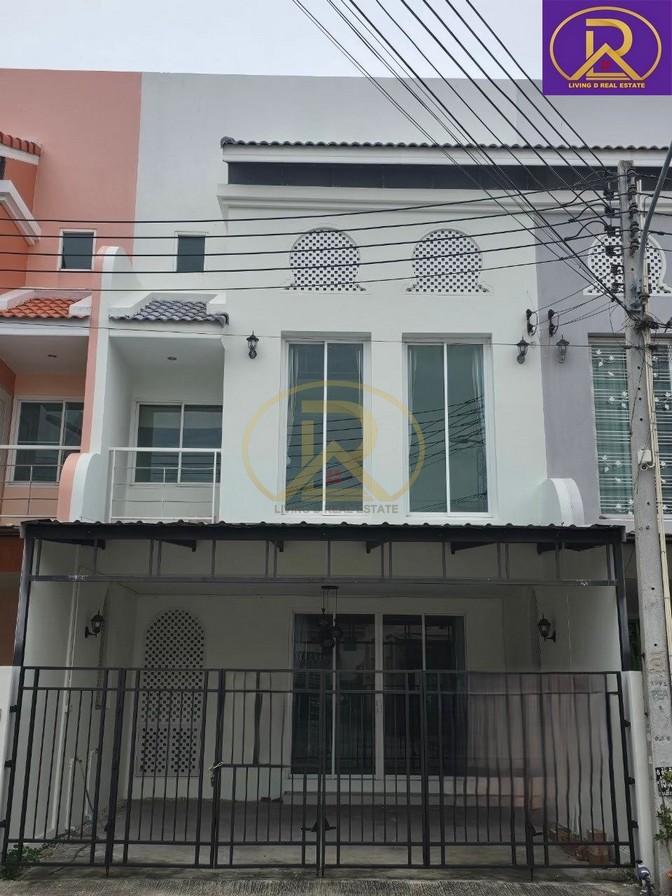 ขายด่วนเพียง 2,990,000 บาท ทาวน์โฮม 3 ชั้น สไตล์โมร็อคโค Villa Maroc บางแสน