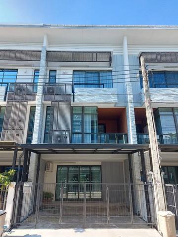 ให้เช่าทาวน์โฮม Plex Bangna 3 ชั้น 3 ห้องนอน 4 ห้องน้ำ 220 ตร.ม. Pet Friendly ใกล้ MRT ศรีเอี่ยม 32000 บาท