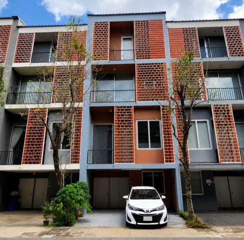 Contemporary Townhome for Rent | Siamese Blossom @ Fashion Island THB 32,000/month 3 Bedrooms