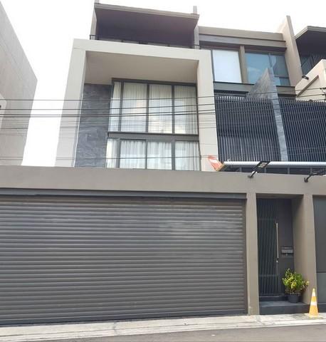  โฮมออฟฟิศสไตล์โมเดิร์น 4 ชั้น   3 ห้องนอน · 4 ห้องน้ำ โครงการ Atria อินทามระ 17 