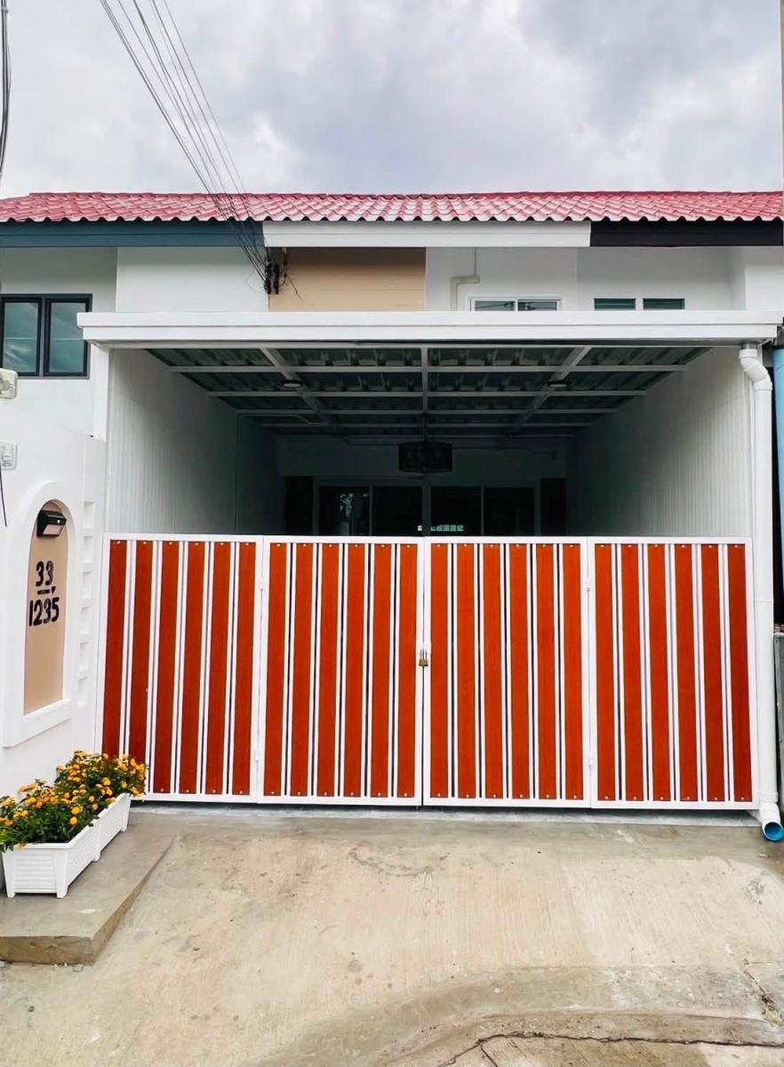 ขายบ้านทาวน์เฮ้าส์ 2 ชั้น รีโนเวทสไตล์โมเดิร์น การเคหะเนินพลับหวาน