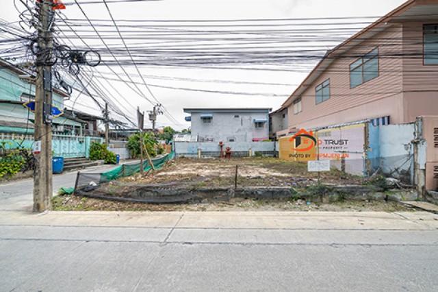 ขาย ที่ดินเปล่าเทพารักษ์ 31ตร.ว.ในซอย เรวัต 1 แปลงมุมสี่เหลี่ยมสวย