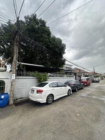 ขายที่ดินพร้อมสิ่งปลูกสร้าง ลาดพร้าว 87 แยก 20 ทำเลดีมาก ราคาเพียง 13.8 ล้านบาท