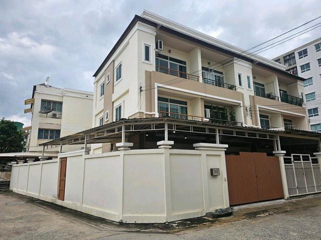 ขาย 5,900,000ทาวน์โฮมหลังมุม 3ชั้นพื้นที่ 42 ตร.ว. หมู่บ้านมธุลดา สุขุมวิท76