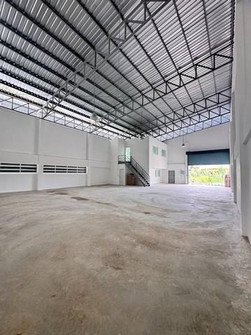 โกดังพร้อมออฟฟิศ ขนาด 320 ตร.ม. ประตูม้วนไฟฟ้า  ถ.ลาดหวาย ต.บางเพรียง อ.บางบ่อ