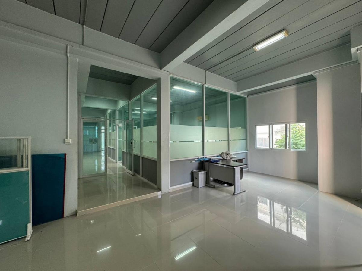 ขาย–เช่า โฮมออฟฟิศ 3 ชั้น นิคมอมตะนคร ชลบุรี พร้อมอุปกรณ์สำนักงานครบครัน จอดรถได้จุใจกว่า 15 คัน