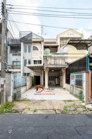 ขาย ทาวน์โฮม 3 ชั้น ซอยลาดพร้าว 122 เนื้อที่ 31.6 ตร.ว. ทำเลดีใกล้ MRT มหาดไทย
