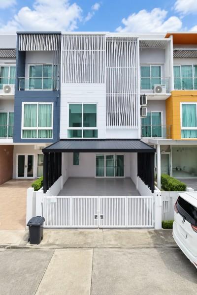 รามอินทรา 70-76 ทาวน์โฮม 3 ชั้นสไตล์โมเดิร์น 3นอน แม็คโคร รามอินทรา 150ม.  MRTนพรัตน 100ม.  3 น้ำ ใกล้ตลาดสวนสยาม 600 ม ที่ดิน 23.8 ตร.ว.