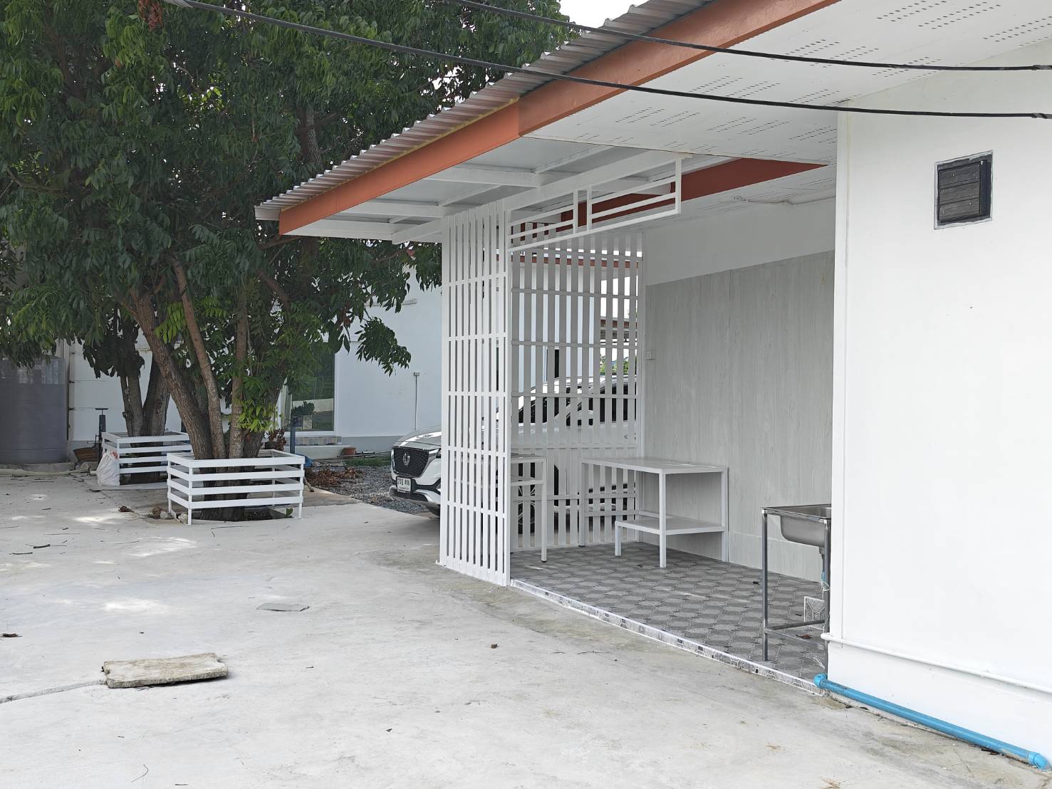 ขายด่วน หรือ ปล่อยเช่า! บ้านพร้อมที่ดินผืนใหญ่ 385 ตร.ว. มีบ้านทั้งหมด 3 หลังในพื้นที่เหมาะสำหรับครอบครัวใหญ่ ซื้อเพื่ออยู่อาศัย