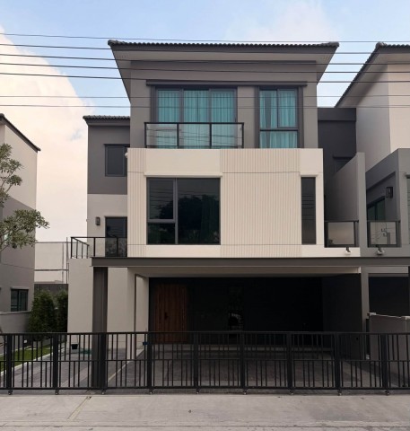 BH4462 ให้เช่าบ้านหรู The Edition Bangna Phase 2 บ้าน 3 ชั้น วิวสวน หลัง Mega Bangna พื้นที่ใช้สอย 320 ตร.ม.